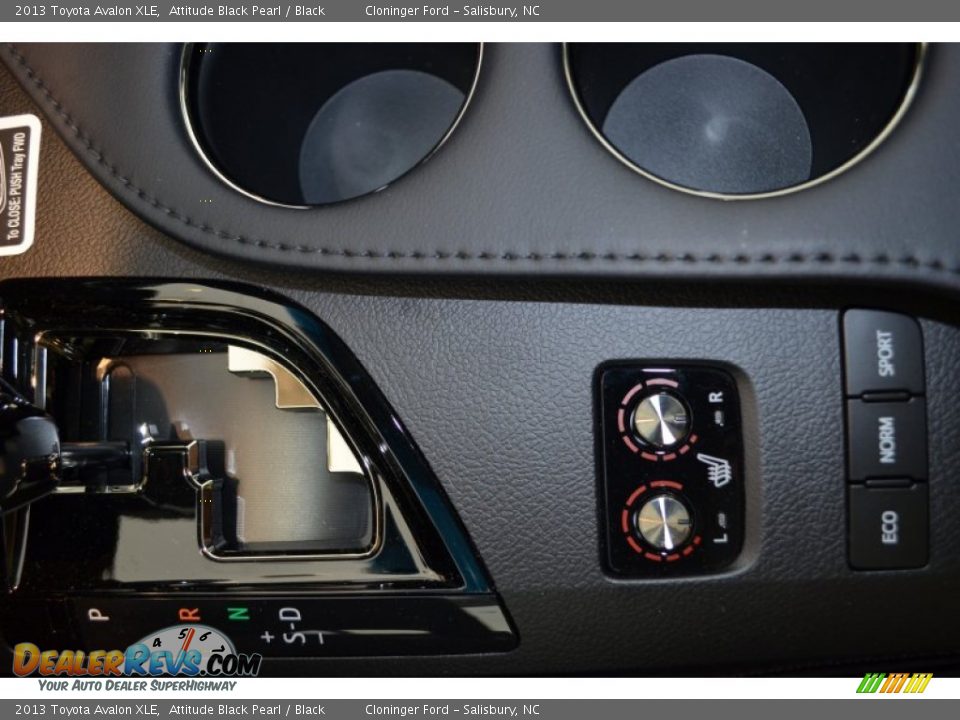 2013 Toyota Avalon XLE Attitude Black Pearl / Black Photo #17