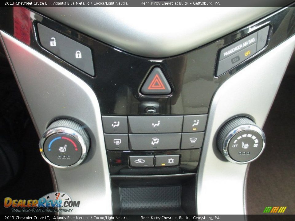 Controls of 2013 Chevrolet Cruze LT Photo #24