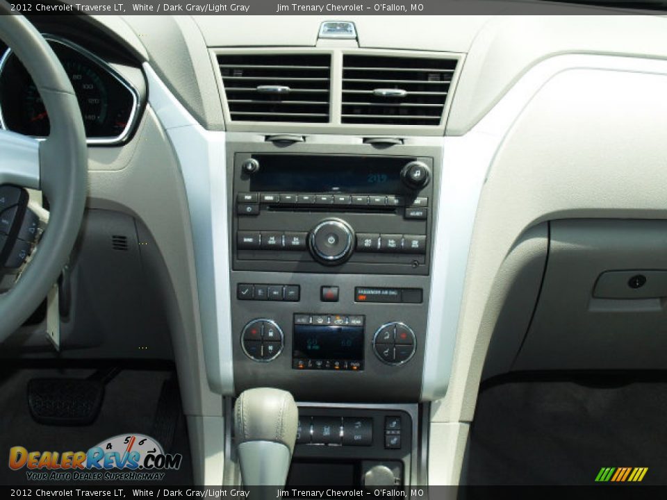 2012 Chevrolet Traverse LT White / Dark Gray/Light Gray Photo #12