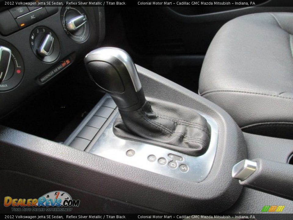 2012 Volkswagen Jetta SE Sedan Reflex Silver Metallic / Titan Black Photo #12