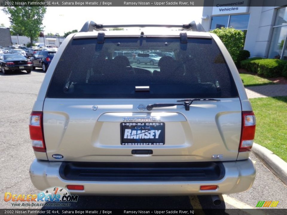 2002 Nissan Pathfinder SE 4x4 Sahara Beige Metallic / Beige Photo #3