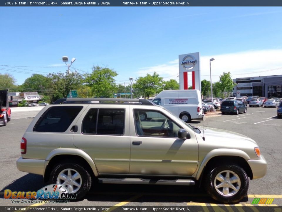 2002 Nissan Pathfinder SE 4x4 Sahara Beige Metallic / Beige Photo #4