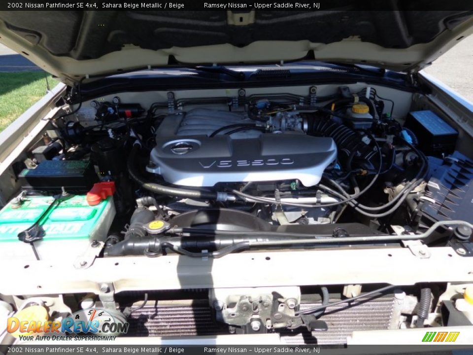 2002 Nissan Pathfinder SE 4x4 Sahara Beige Metallic / Beige Photo #5