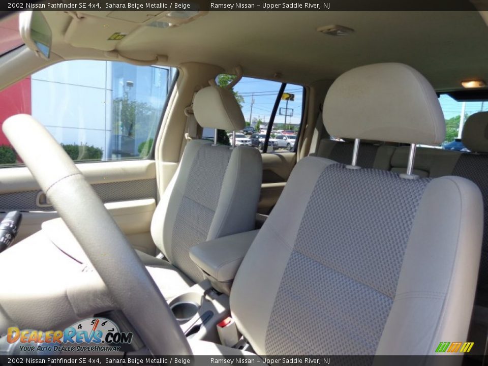 2002 Nissan Pathfinder SE 4x4 Sahara Beige Metallic / Beige Photo #7