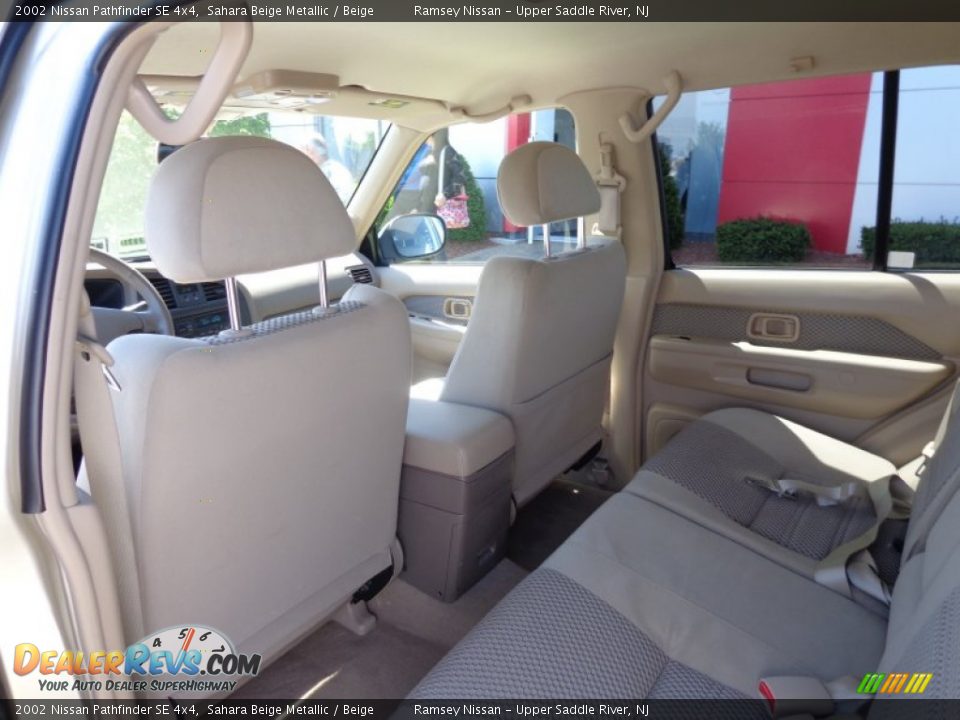 2002 Nissan Pathfinder SE 4x4 Sahara Beige Metallic / Beige Photo #8