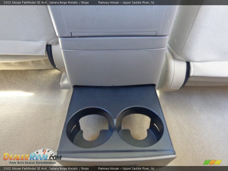 2002 Nissan Pathfinder SE 4x4 Sahara Beige Metallic / Beige Photo #9