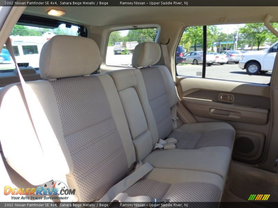 2002 Nissan Pathfinder SE 4x4 Sahara Beige Metallic / Beige Photo #10