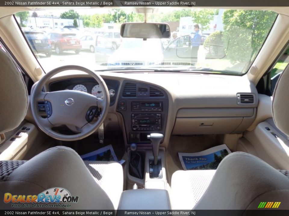 2002 Nissan Pathfinder SE 4x4 Sahara Beige Metallic / Beige Photo #12
