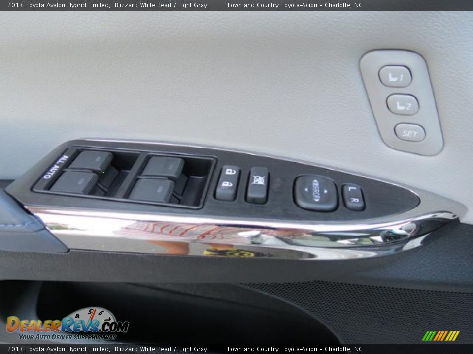 2013 Toyota Avalon Hybrid Limited Blizzard White Pearl / Light Gray Photo #10