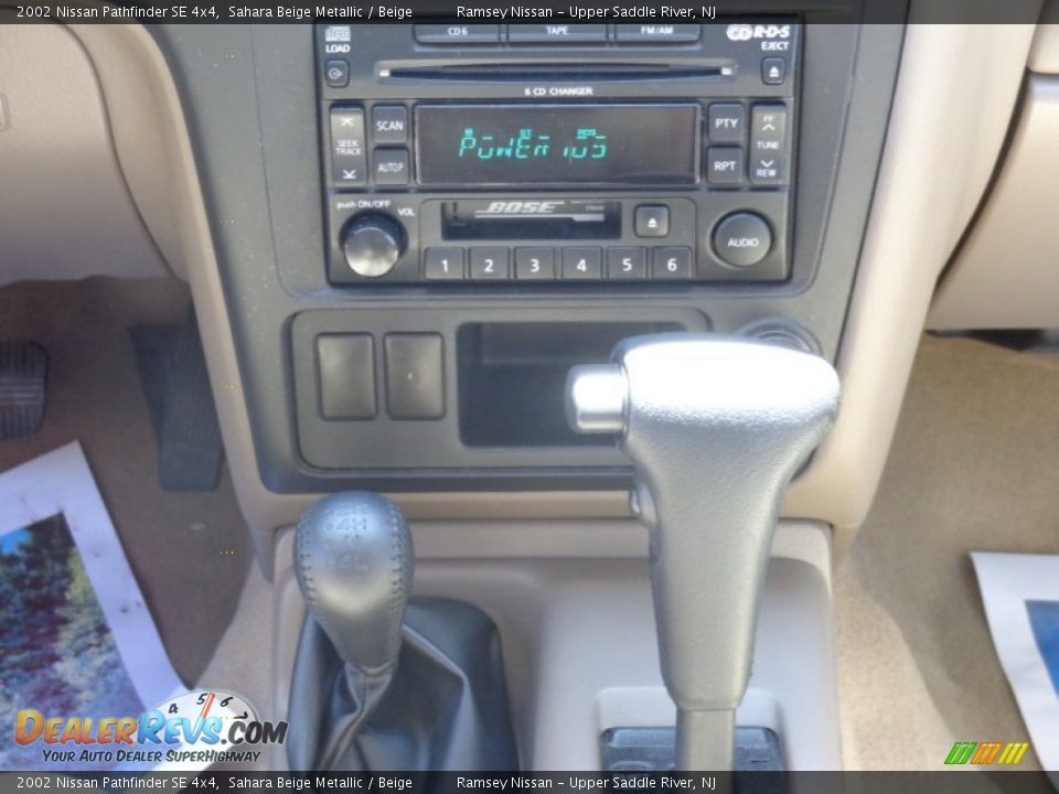 2002 Nissan Pathfinder SE 4x4 Sahara Beige Metallic / Beige Photo #16