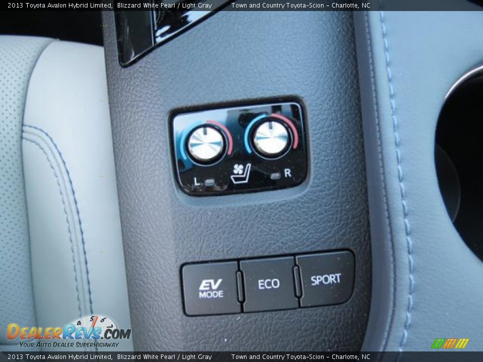 2013 Toyota Avalon Hybrid Limited Blizzard White Pearl / Light Gray Photo #15