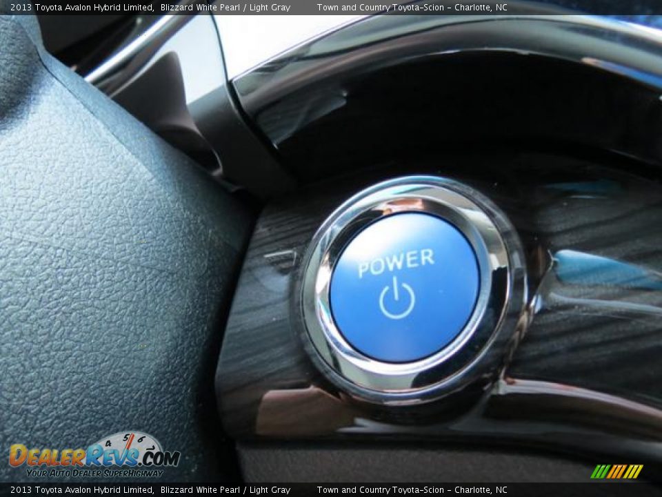 2013 Toyota Avalon Hybrid Limited Blizzard White Pearl / Light Gray Photo #18