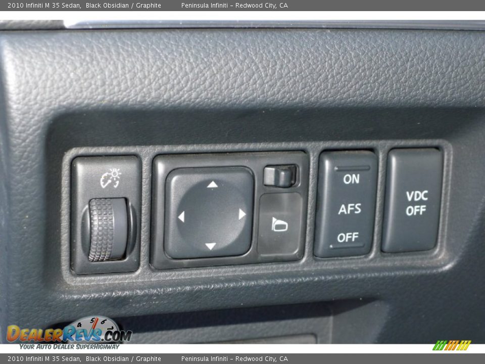 Controls of 2010 Infiniti M 35 Sedan Photo #17