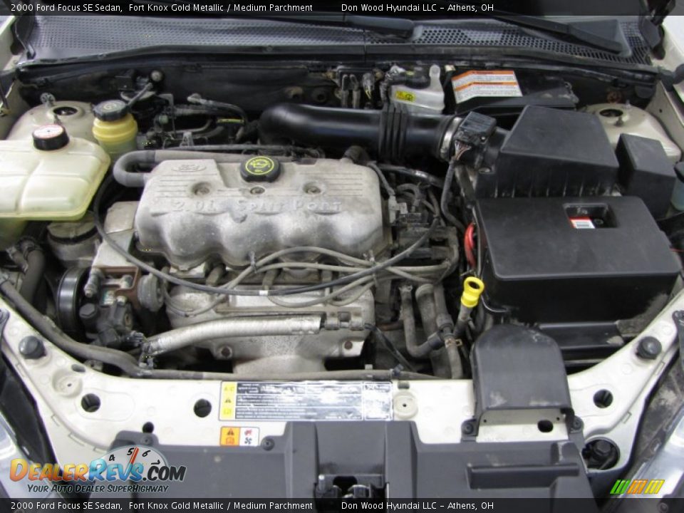 2000 Ford Focus SE Sedan Fort Knox Gold Metallic / Medium Parchment Photo #5