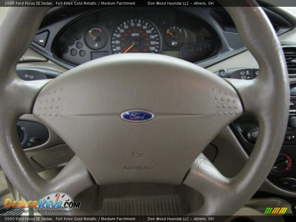 2000 Ford Focus SE Sedan Fort Knox Gold Metallic / Medium Parchment Photo #14