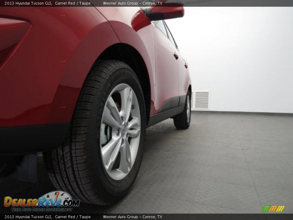 2013 Hyundai Tucson GLS Garnet Red / Taupe Photo #5