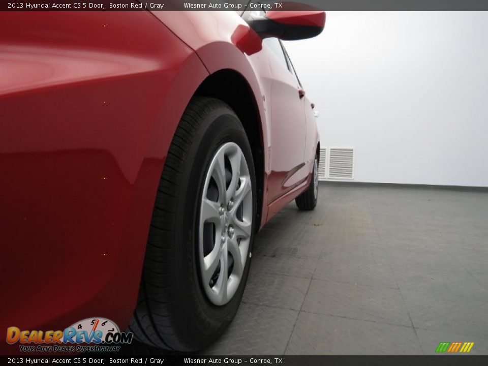 2013 Hyundai Accent GS 5 Door Boston Red / Gray Photo #5