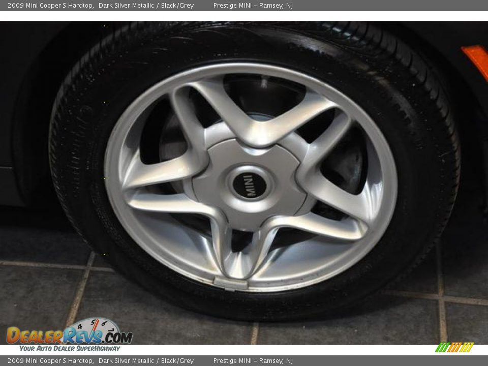 2009 Mini Cooper S Hardtop Dark Silver Metallic / Black/Grey Photo #6