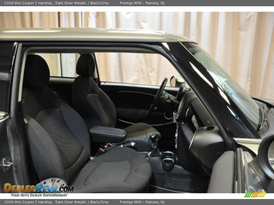 2009 Mini Cooper S Hardtop Dark Silver Metallic / Black/Grey Photo #8