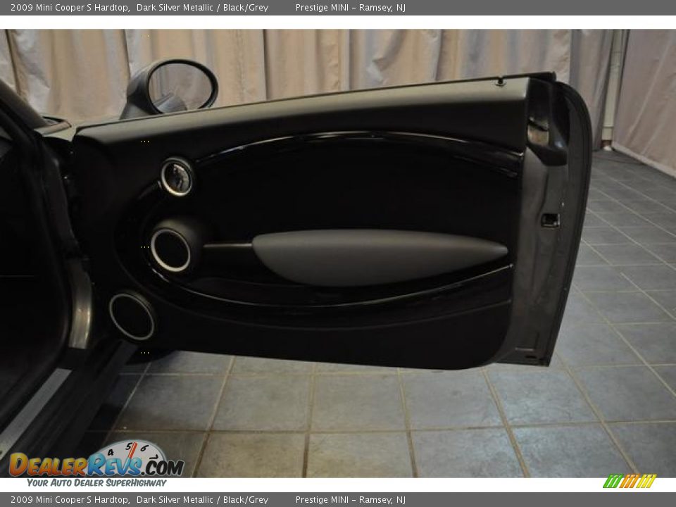 2009 Mini Cooper S Hardtop Dark Silver Metallic / Black/Grey Photo #9
