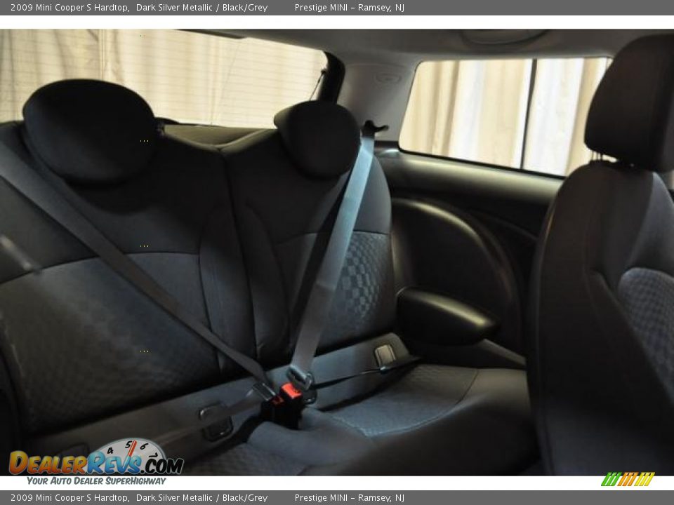 2009 Mini Cooper S Hardtop Dark Silver Metallic / Black/Grey Photo #10