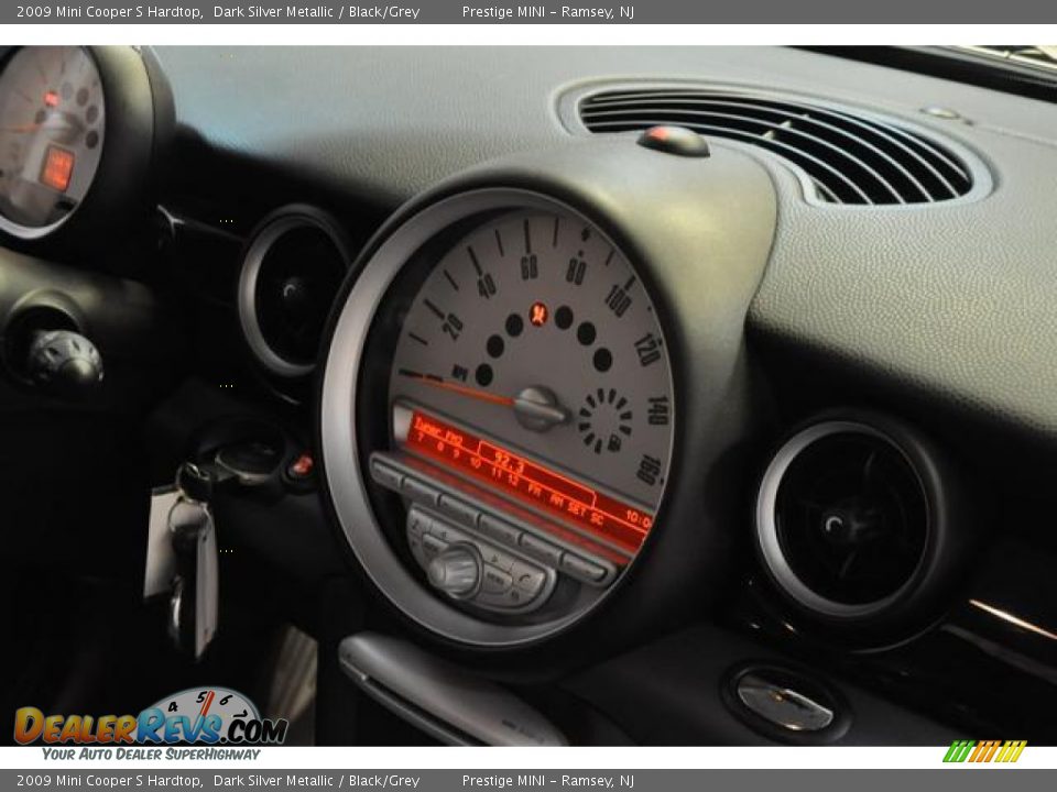 2009 Mini Cooper S Hardtop Dark Silver Metallic / Black/Grey Photo #11