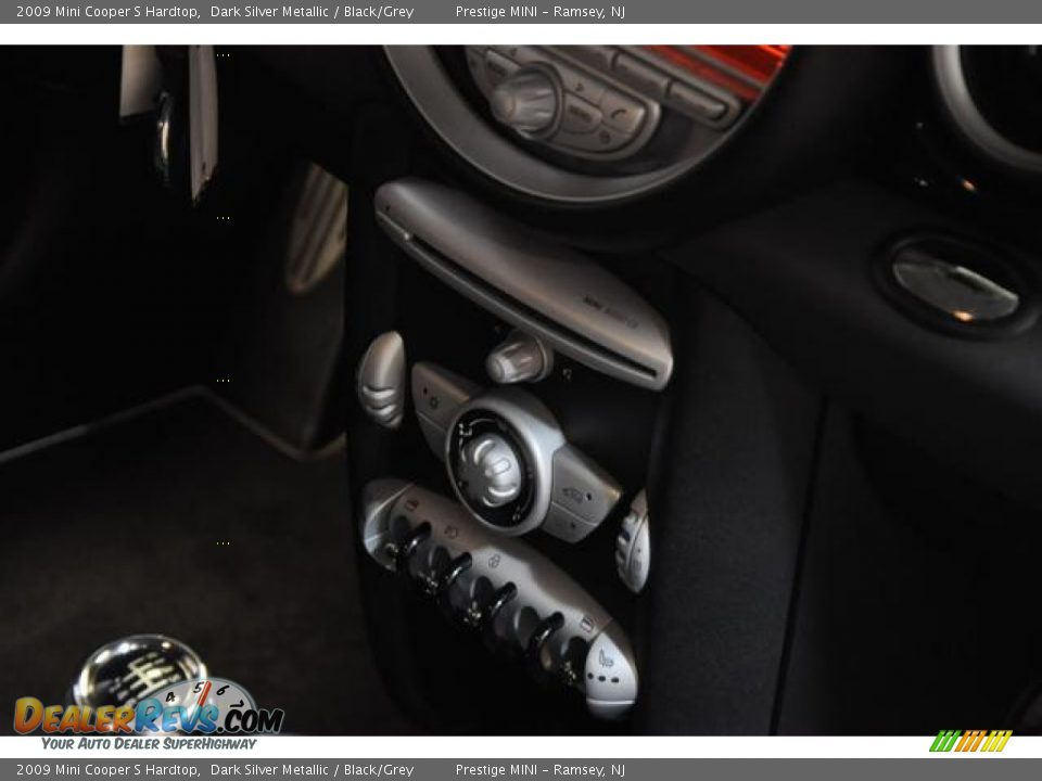 2009 Mini Cooper S Hardtop Dark Silver Metallic / Black/Grey Photo #12