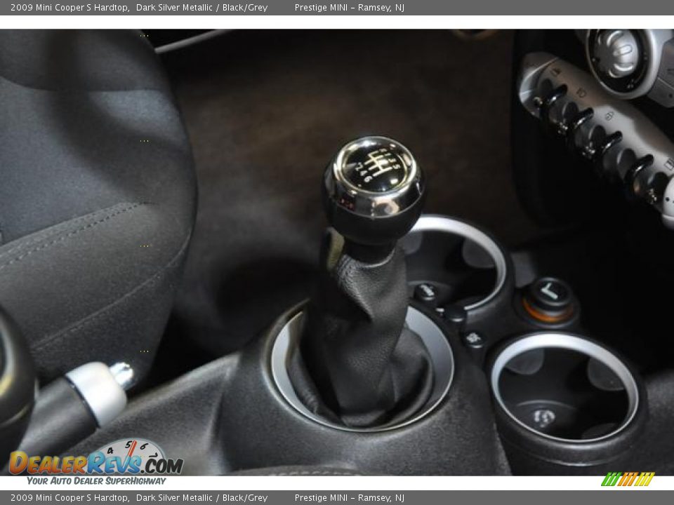 2009 Mini Cooper S Hardtop Dark Silver Metallic / Black/Grey Photo #13