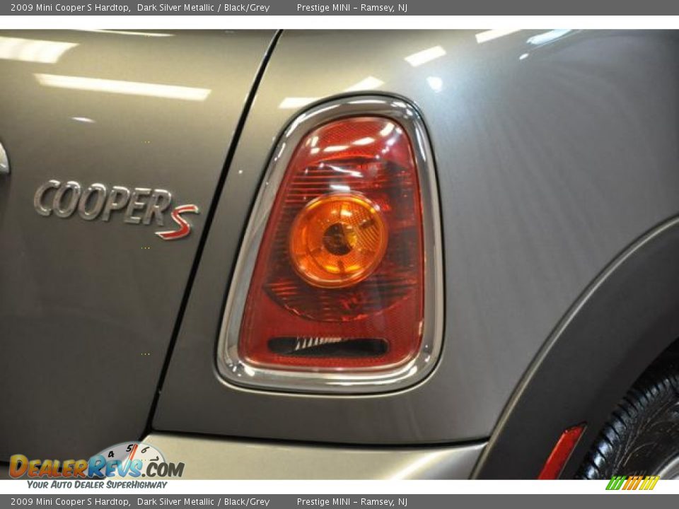 2009 Mini Cooper S Hardtop Dark Silver Metallic / Black/Grey Photo #15
