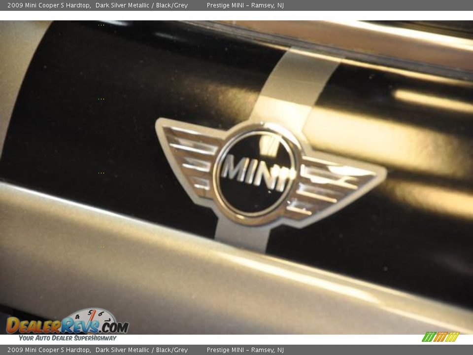 2009 Mini Cooper S Hardtop Dark Silver Metallic / Black/Grey Photo #17