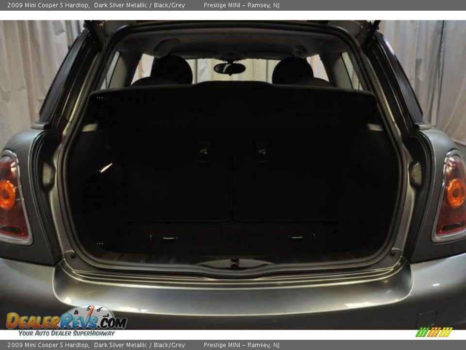 2009 Mini Cooper S Hardtop Dark Silver Metallic / Black/Grey Photo #18