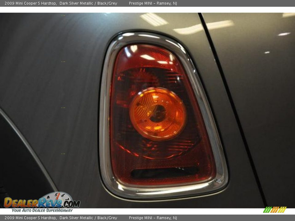 2009 Mini Cooper S Hardtop Dark Silver Metallic / Black/Grey Photo #20