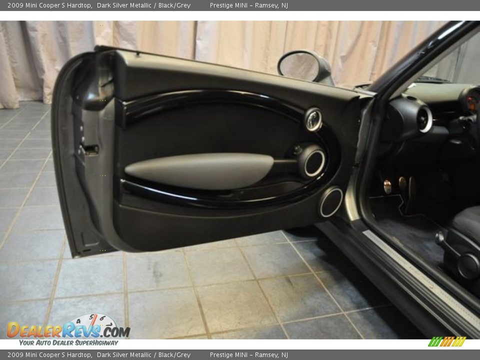 2009 Mini Cooper S Hardtop Dark Silver Metallic / Black/Grey Photo #23
