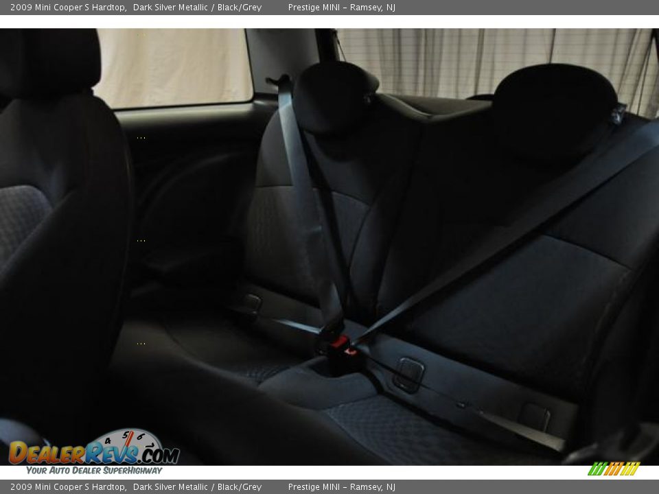 2009 Mini Cooper S Hardtop Dark Silver Metallic / Black/Grey Photo #26