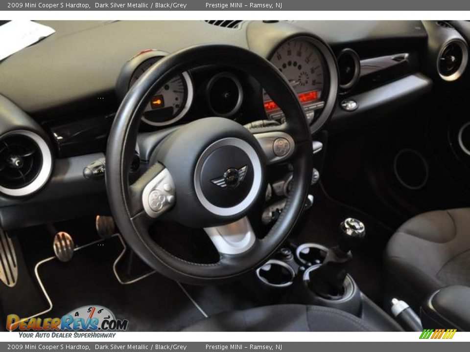 2009 Mini Cooper S Hardtop Dark Silver Metallic / Black/Grey Photo #27