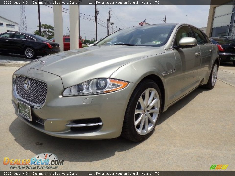 Front 3/4 View of 2012 Jaguar XJ XJ Photo #10