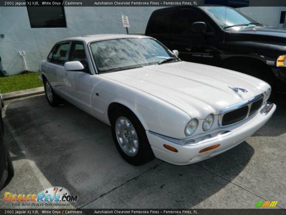 2001 Jaguar XJ XJ8 White Onyx / Cashmere Photo #2