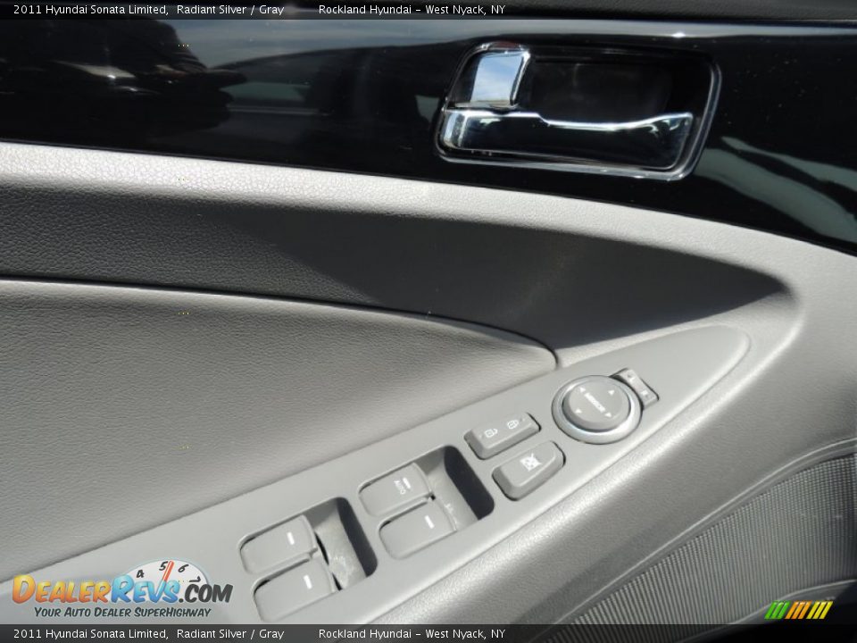 2011 Hyundai Sonata Limited Radiant Silver / Gray Photo #8