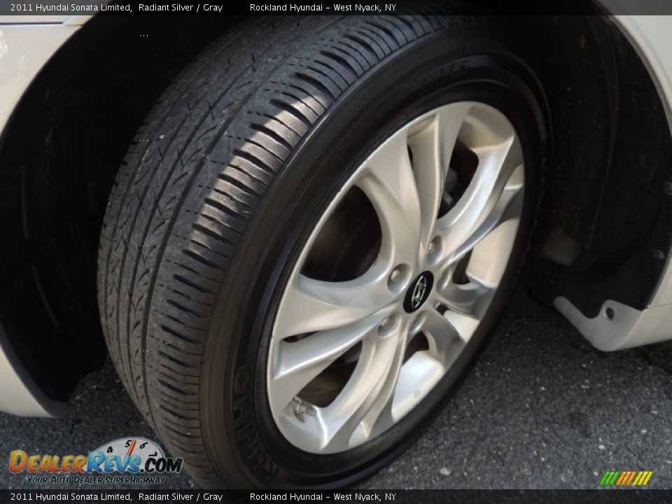 2011 Hyundai Sonata Limited Radiant Silver / Gray Photo #28