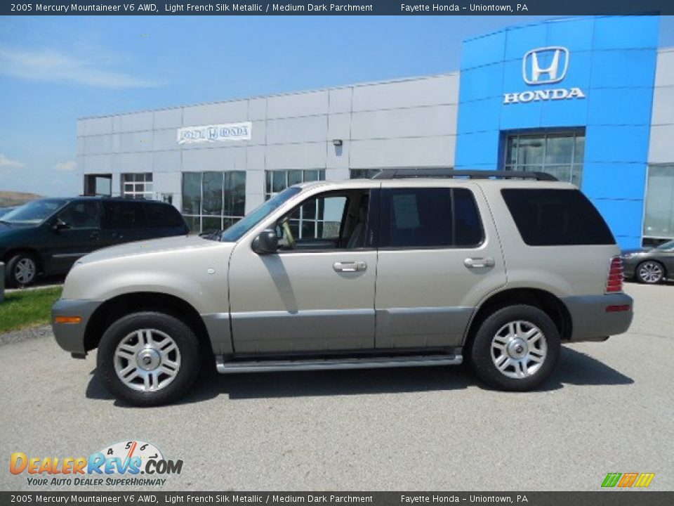 2005 Mercury Mountaineer V6 AWD Light French Silk Metallic / Medium Dark Parchment Photo #2
