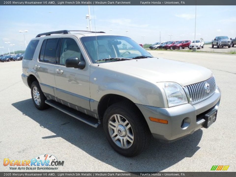 2005 Mercury Mountaineer V6 AWD Light French Silk Metallic / Medium Dark Parchment Photo #5