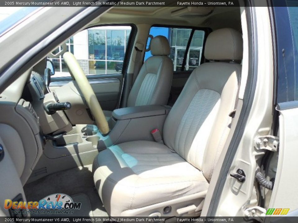 2005 Mercury Mountaineer V6 AWD Light French Silk Metallic / Medium Dark Parchment Photo #7