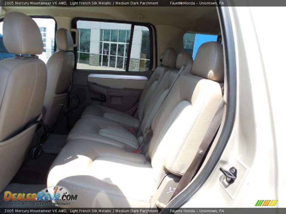 2005 Mercury Mountaineer V6 AWD Light French Silk Metallic / Medium Dark Parchment Photo #8