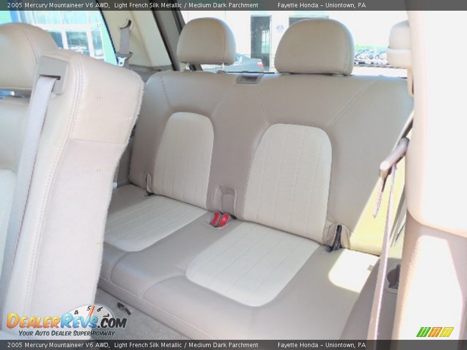 2005 Mercury Mountaineer V6 AWD Light French Silk Metallic / Medium Dark Parchment Photo #10