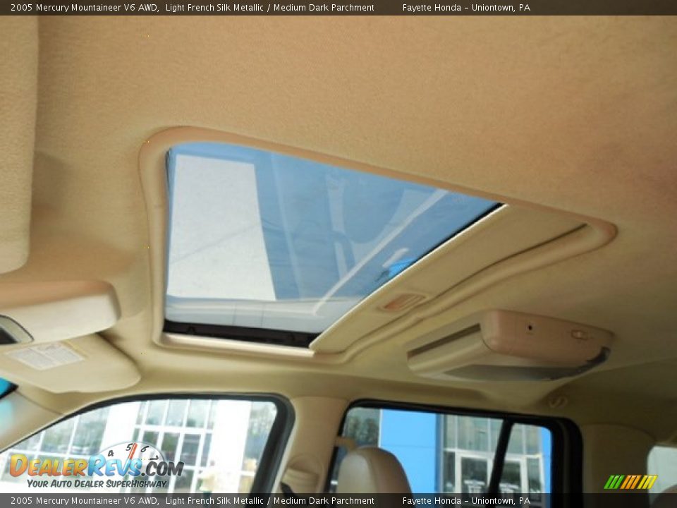 2005 Mercury Mountaineer V6 AWD Light French Silk Metallic / Medium Dark Parchment Photo #15