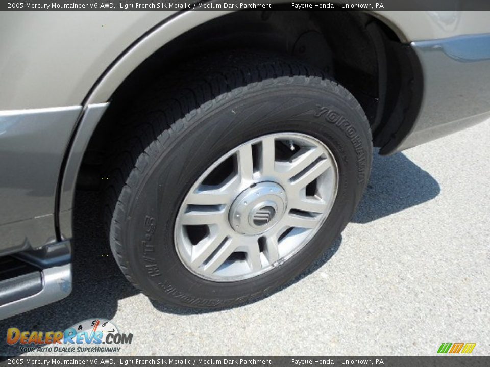 2005 Mercury Mountaineer V6 AWD Light French Silk Metallic / Medium Dark Parchment Photo #16