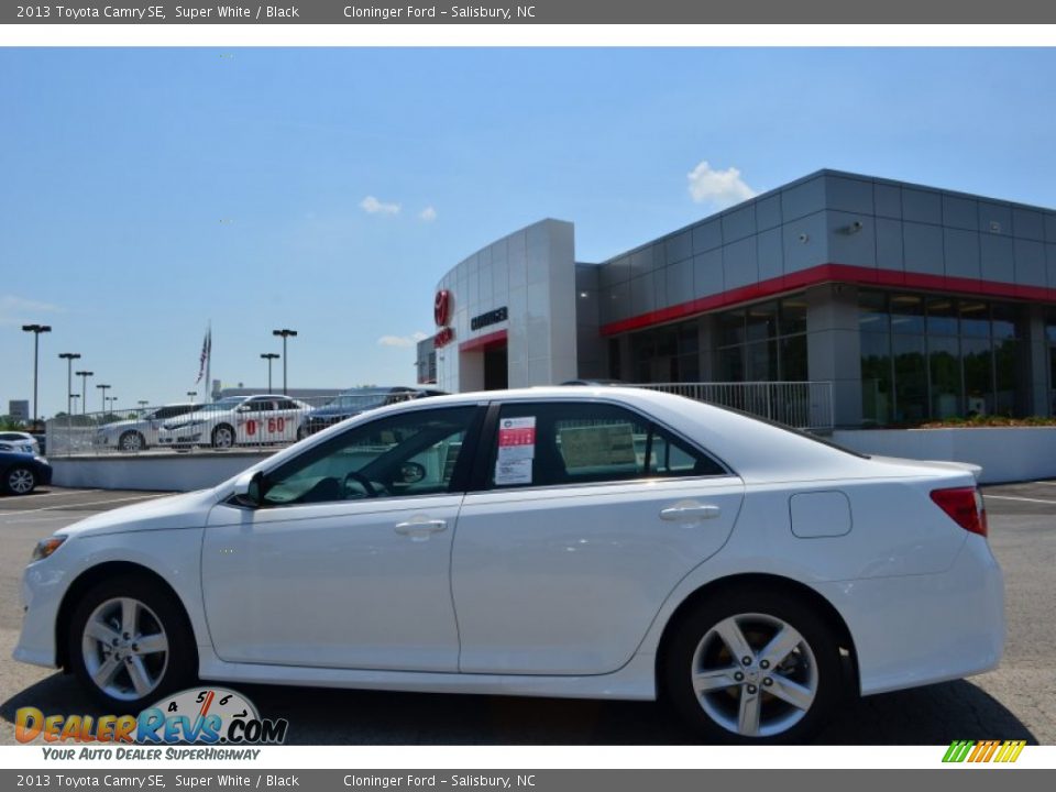 2013 Toyota Camry SE Super White / Black Photo #2
