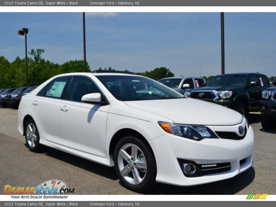 2013 Toyota Camry SE Super White / Black Photo #3