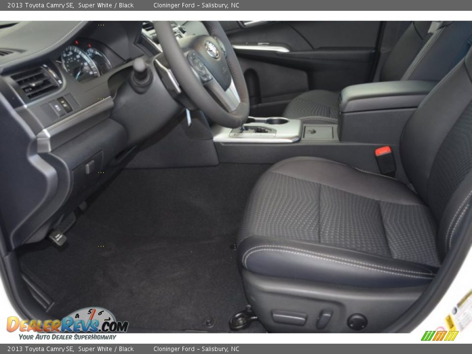 2013 Toyota Camry SE Super White / Black Photo #5