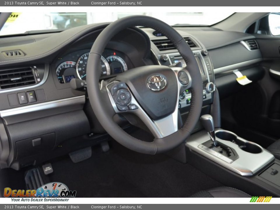 2013 Toyota Camry SE Super White / Black Photo #6